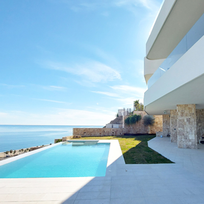 LA CASA DE LOS TRES AZULES